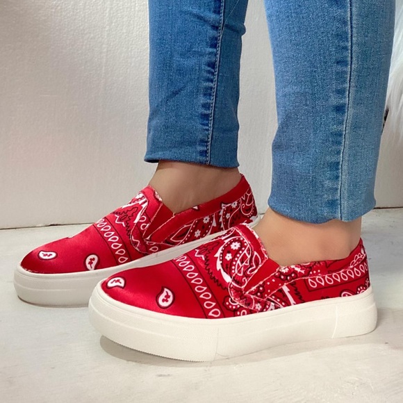 🔥🔥Lucky Bandana Slip on sneaker Red 🔥🔥 - Picture 3 of 3